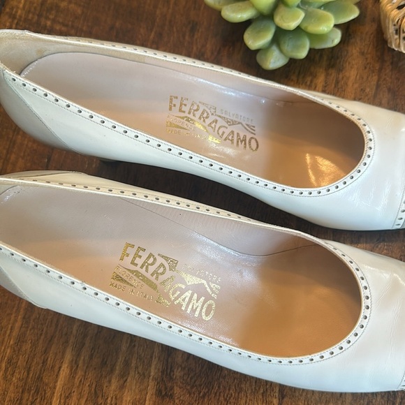 Salvatore Ferragamo | Vintage White & Gray Spectator Pumps, Size 11AAA - Picture 5 of 10